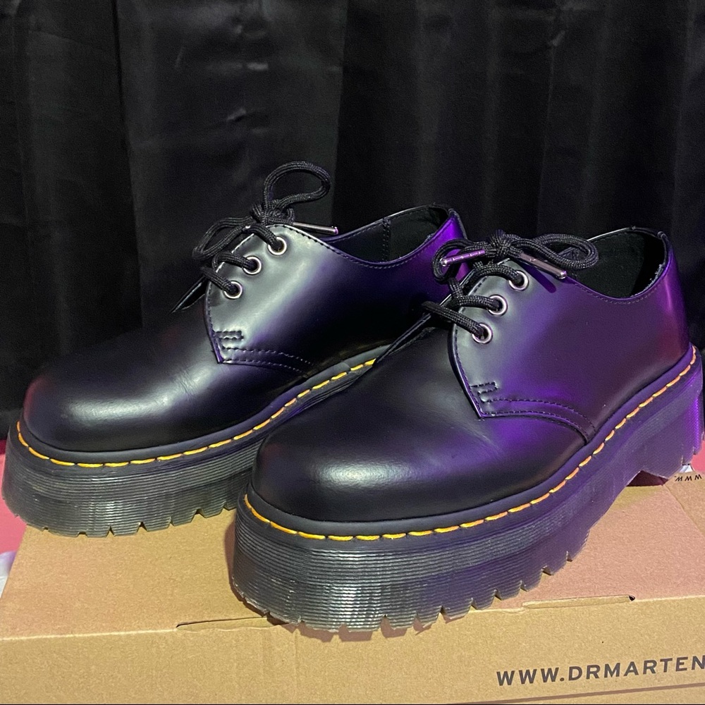 1461 Doc martens platformsss size 8 Women’s/7Mens look brand new :)